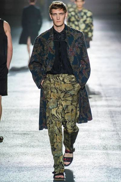 Look 8